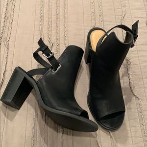 Very Volatile Black Heels